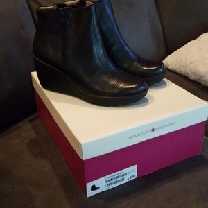 Naturalizer 7.5W Black Wedge Heels, New in box